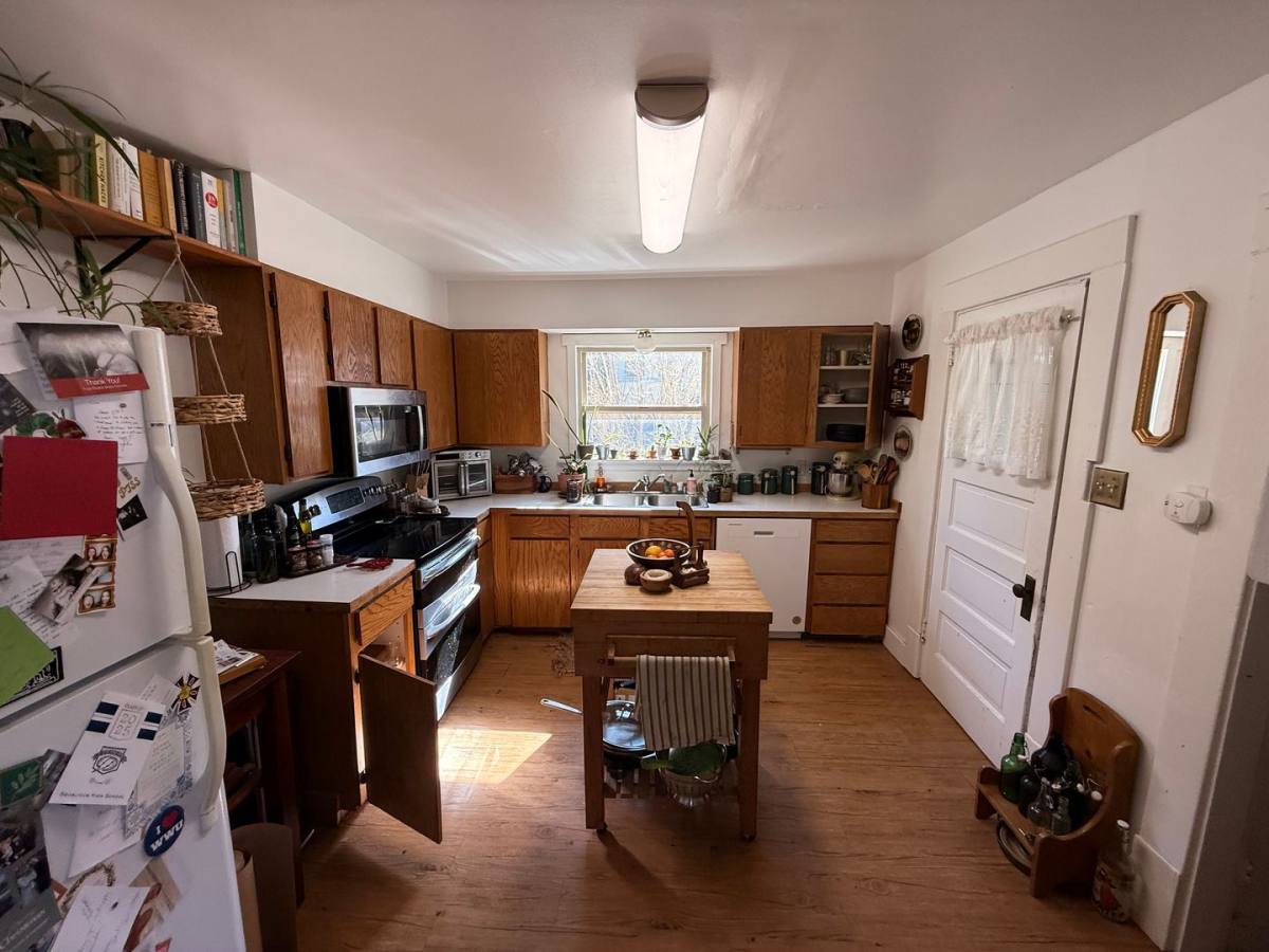 Apartment for rent at 1447 Ellis St, Bellingham, WA 98225