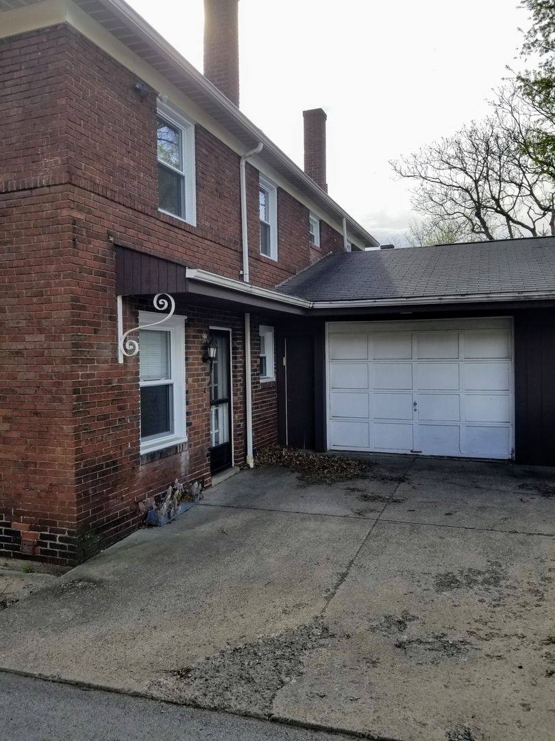 Apartment for rent at 373 Hulton Rd, Oakmont, PA 15139