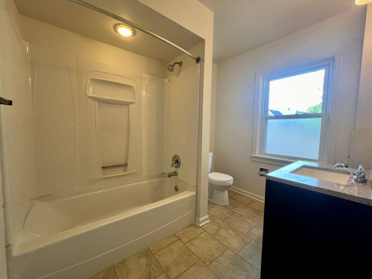 Apartment for rent at 373 Hulton Rd, Oakmont, PA 15139