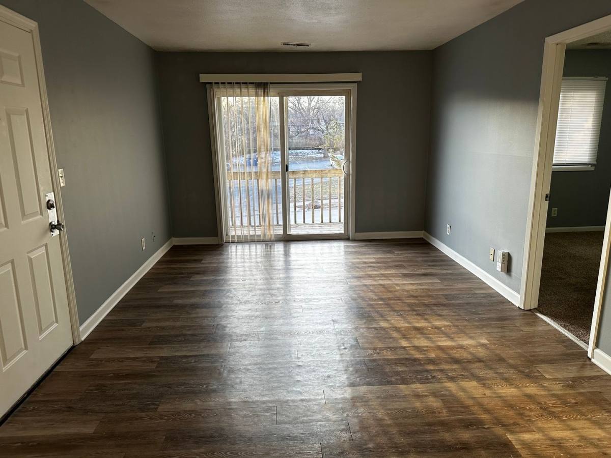 Apartment for rent at 1005 39th St, Bettendorf, IA 52722