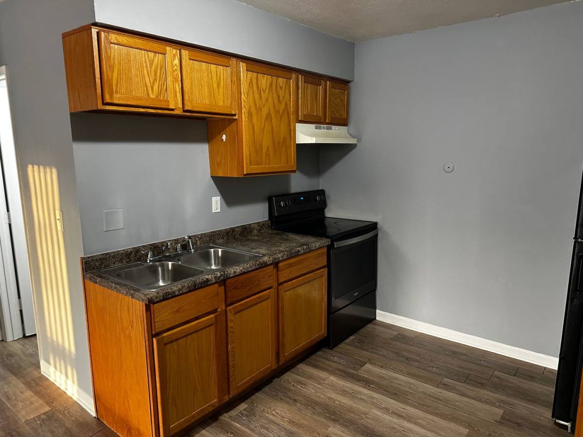 Apartment for rent at 1005 39th St, Bettendorf, IA 52722