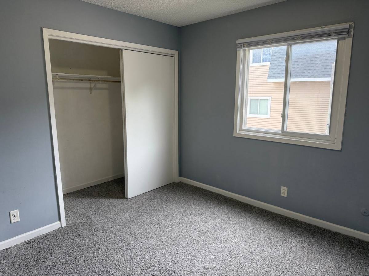 Apartment for rent at 1005 39th St, Bettendorf, IA 52722