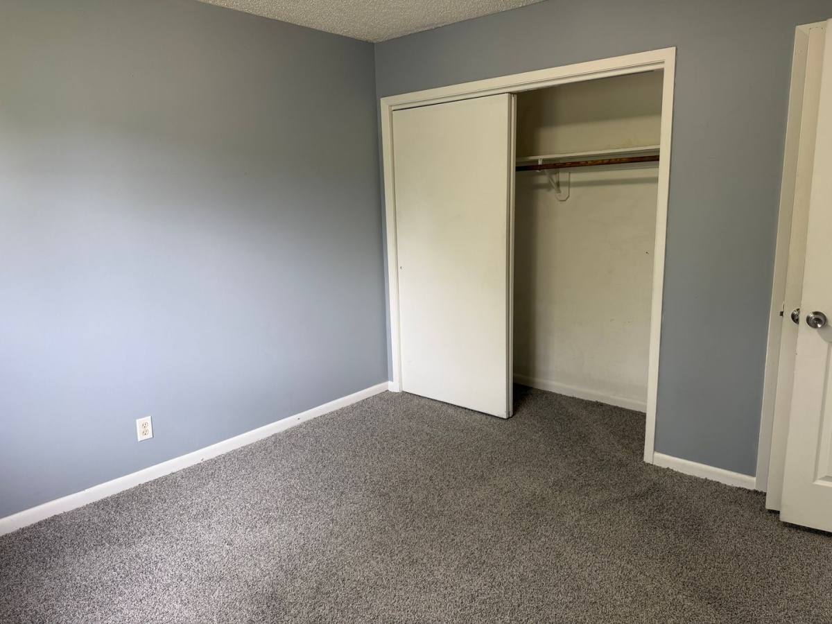 Apartment for rent at 1005 39th St, Bettendorf, IA 52722