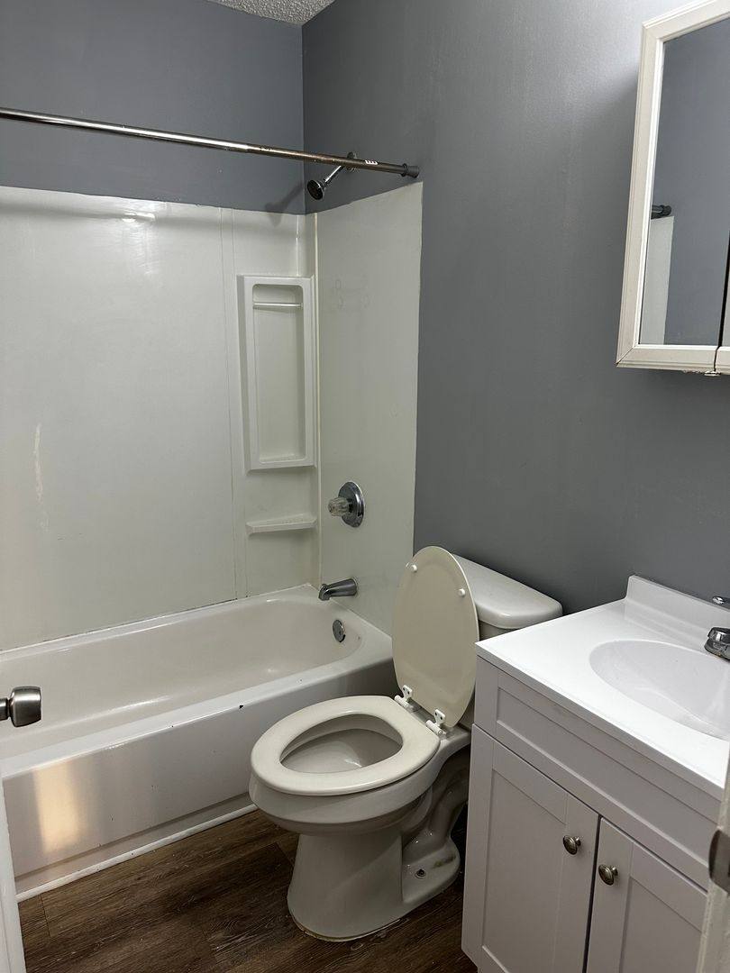 Apartment for rent at 1005 39th St, Bettendorf, IA 52722
