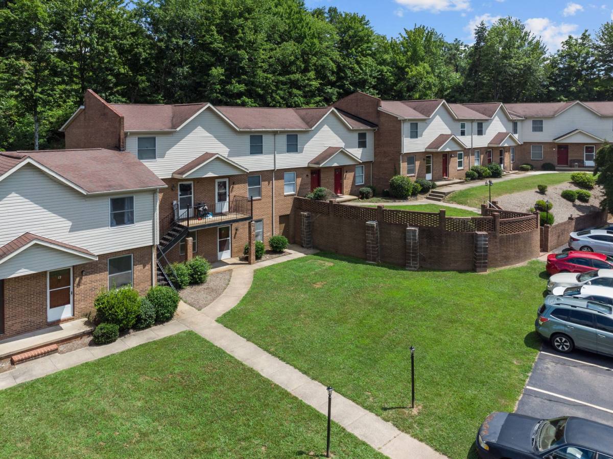 Apartment for rent at 50 Foxtree Dr, Martinsville, VA 24112