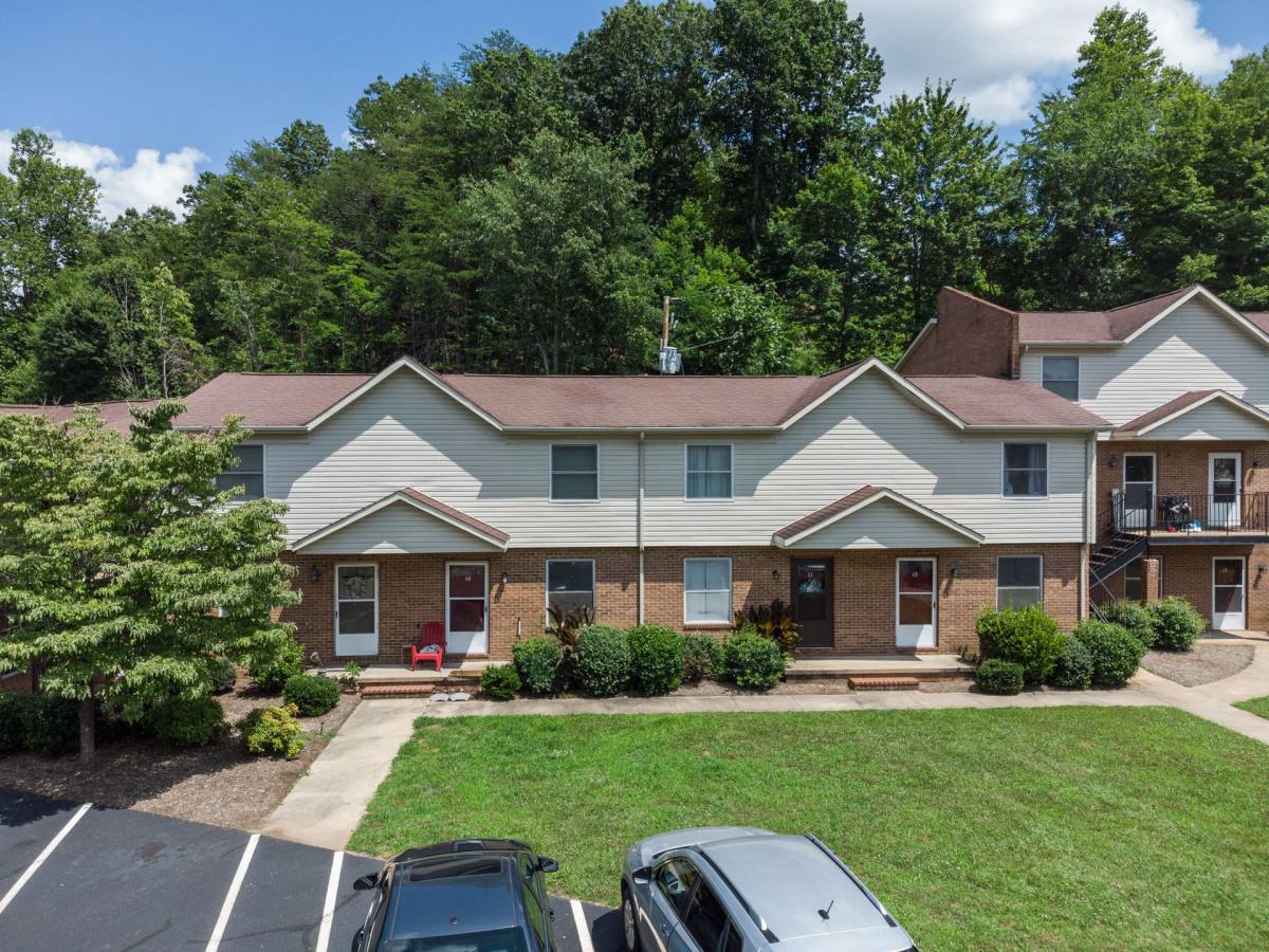 Apartment for rent at 50 Foxtree Dr, Martinsville, VA 24112