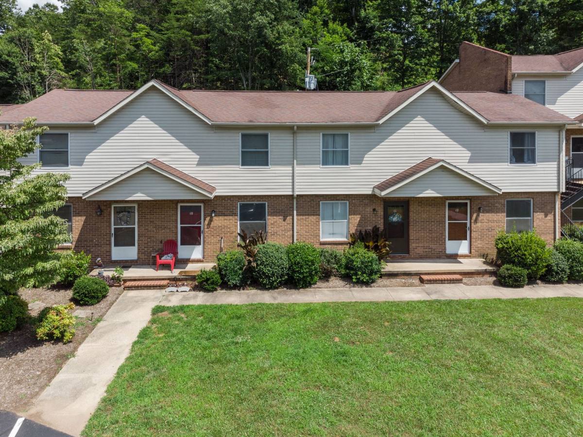 Apartment for rent at 50 Foxtree Dr, Martinsville, VA 24112