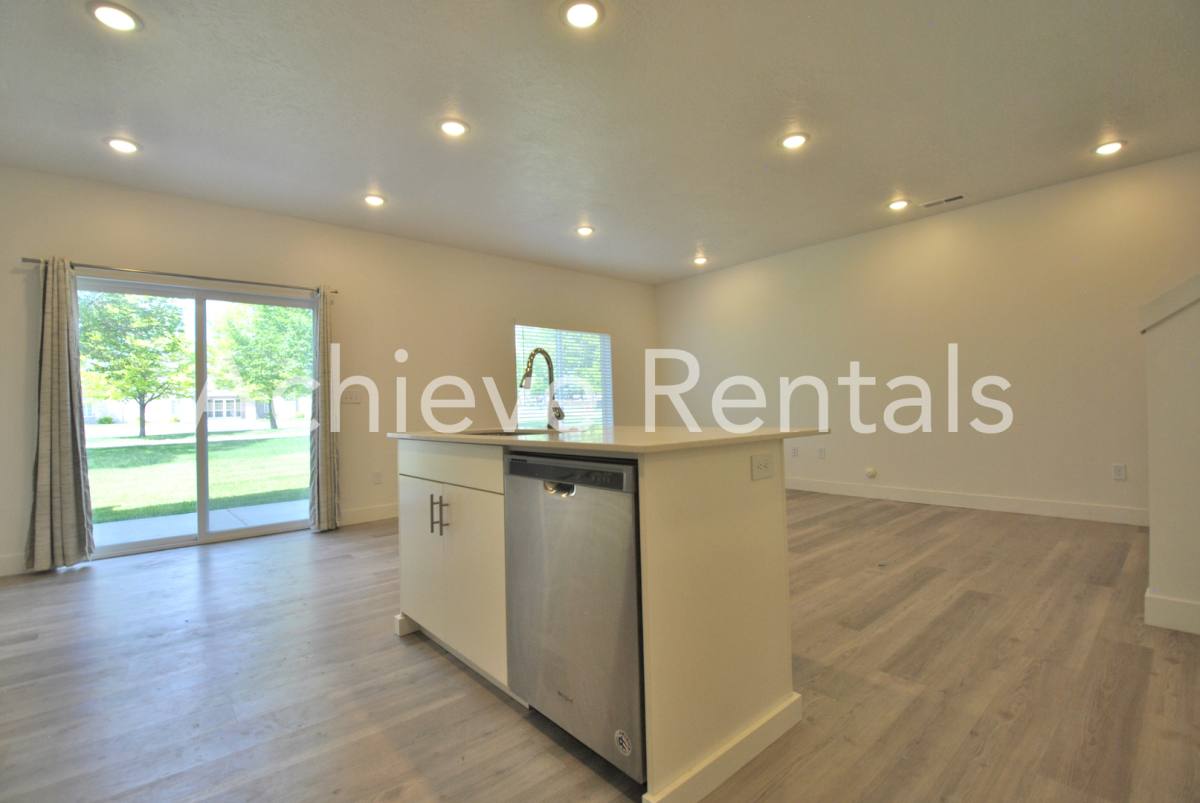 Townhouse for rent at 419 W 25 N, Providence, UT 84332