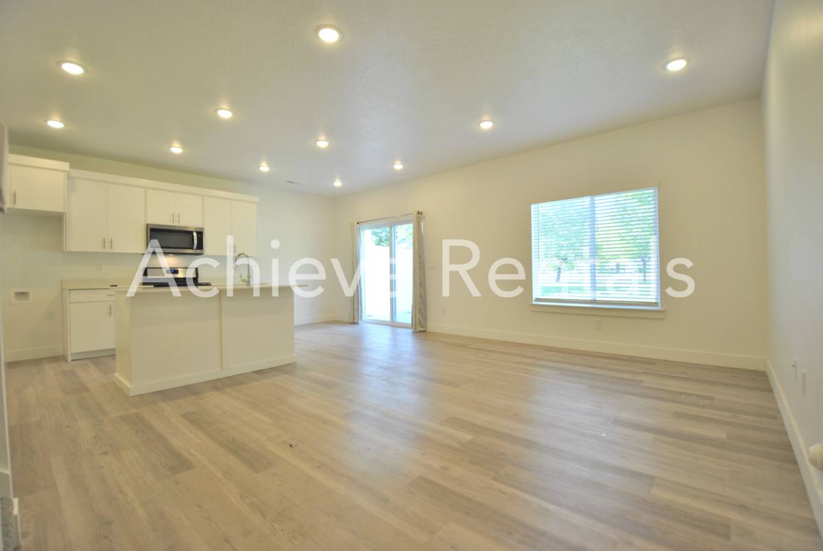 Townhouse for rent at 419 W 25 N, Providence, UT 84332