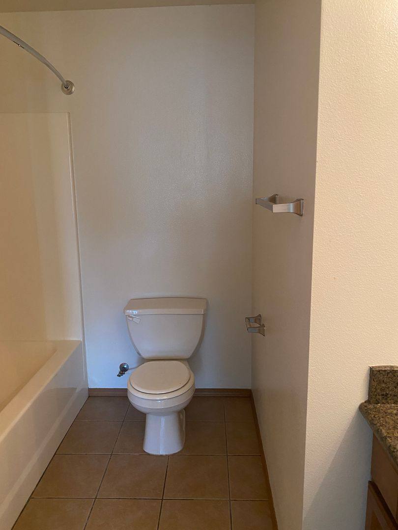 Apartment for rent at 1626 & 1628 W Lee St, Moses Lake, WA 98837