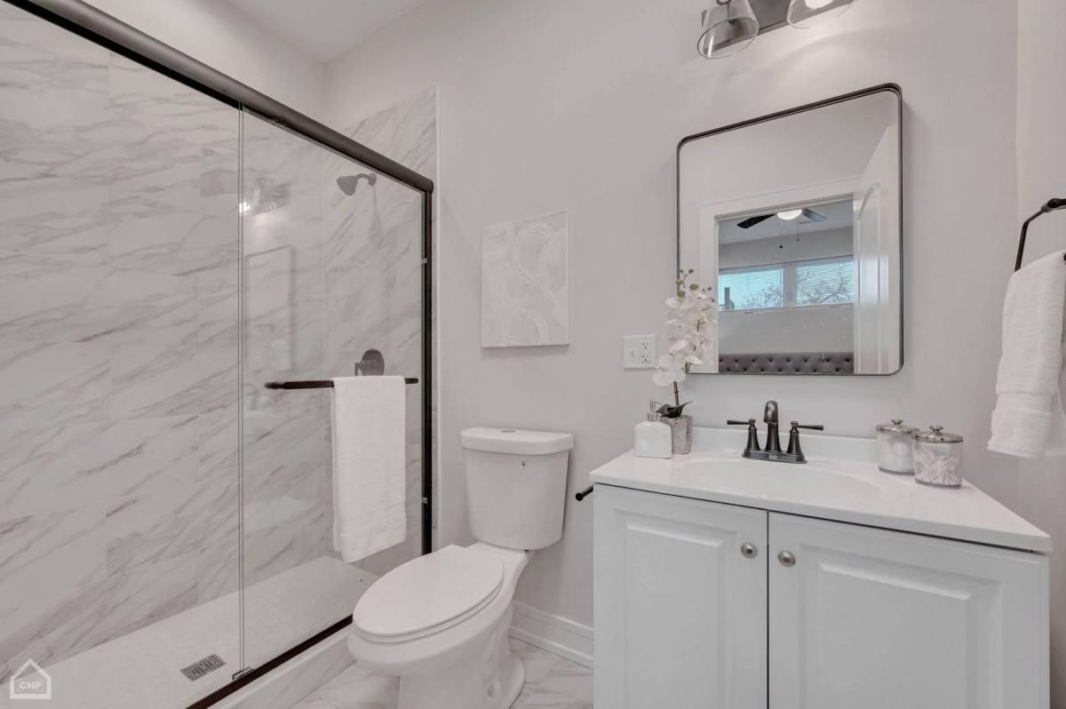 Apartment for rent at 5019 S Indiana Ave, Chicago, IL 60615
