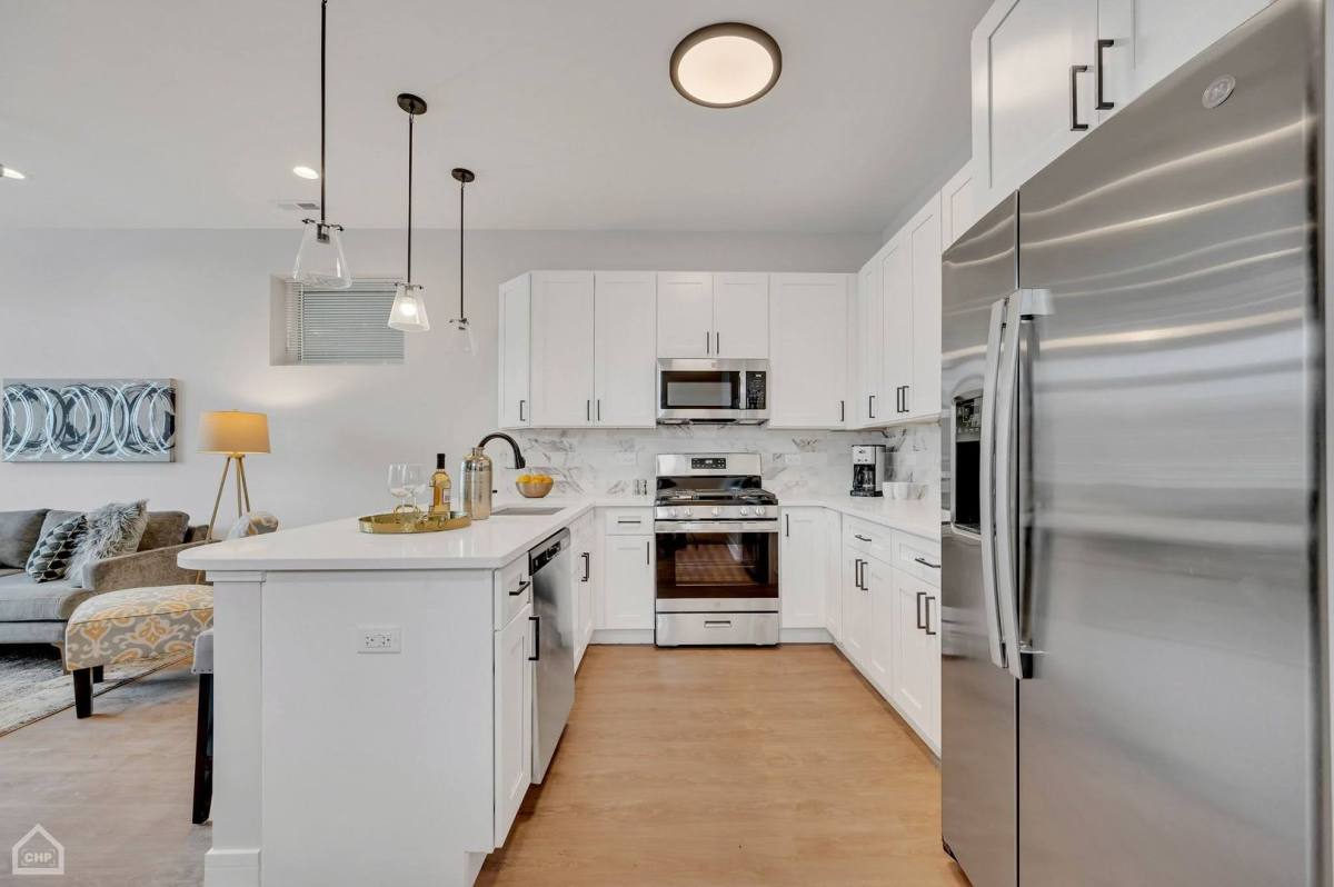 Apartment for rent at 5019 S Indiana Ave, Chicago, IL 60615