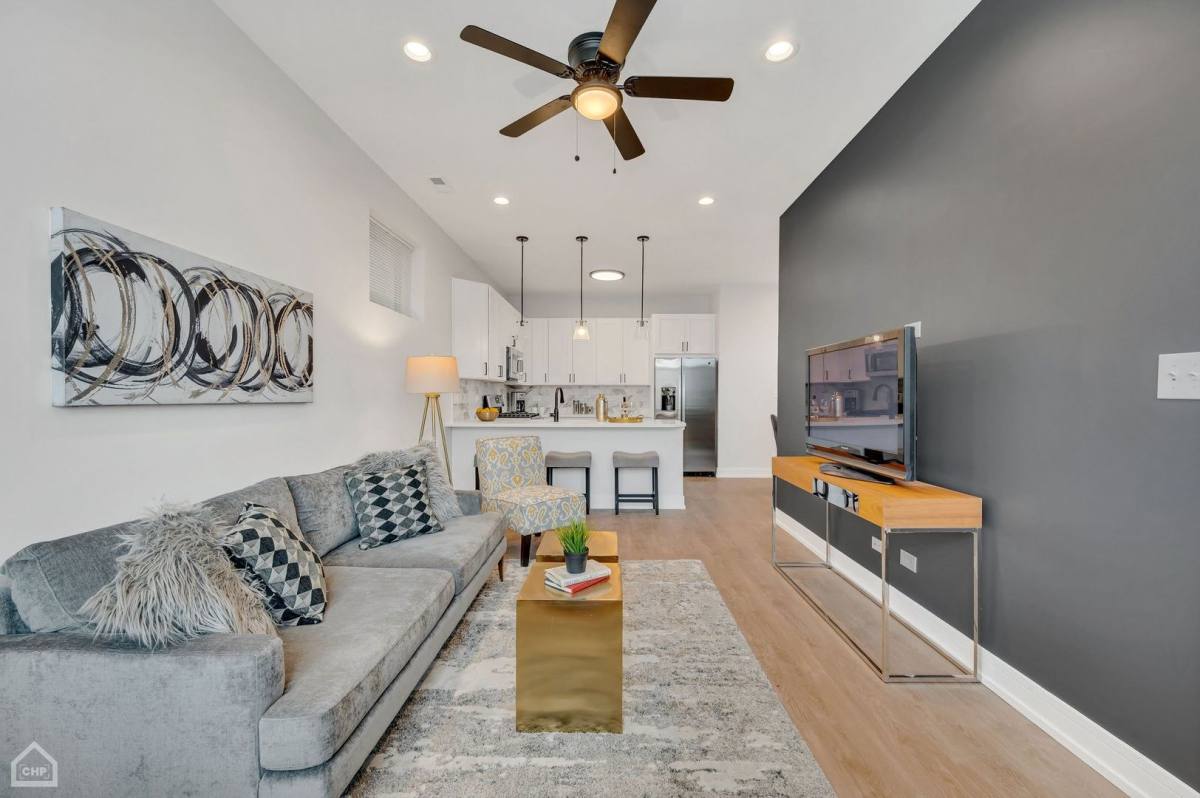 Apartment for rent at 5019 S Indiana Ave, Chicago, IL 60615