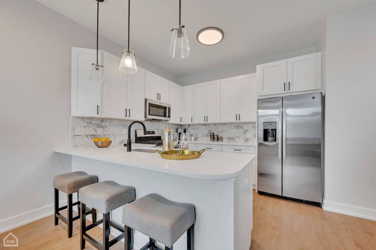 Apartment for rent at 5019 S Indiana Ave, Chicago, IL 60615