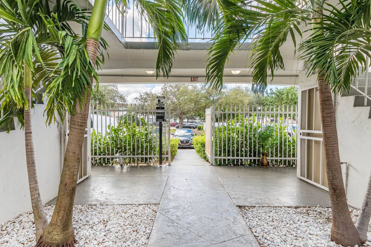 Apartment for rent at 6905-6921 Rue Vendome, Miami Beach, FL 33141