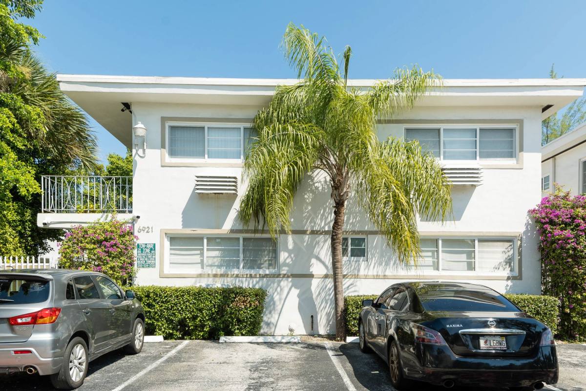 Apartment for rent at 6905-6921 Rue Vendome, Miami Beach, FL 33141