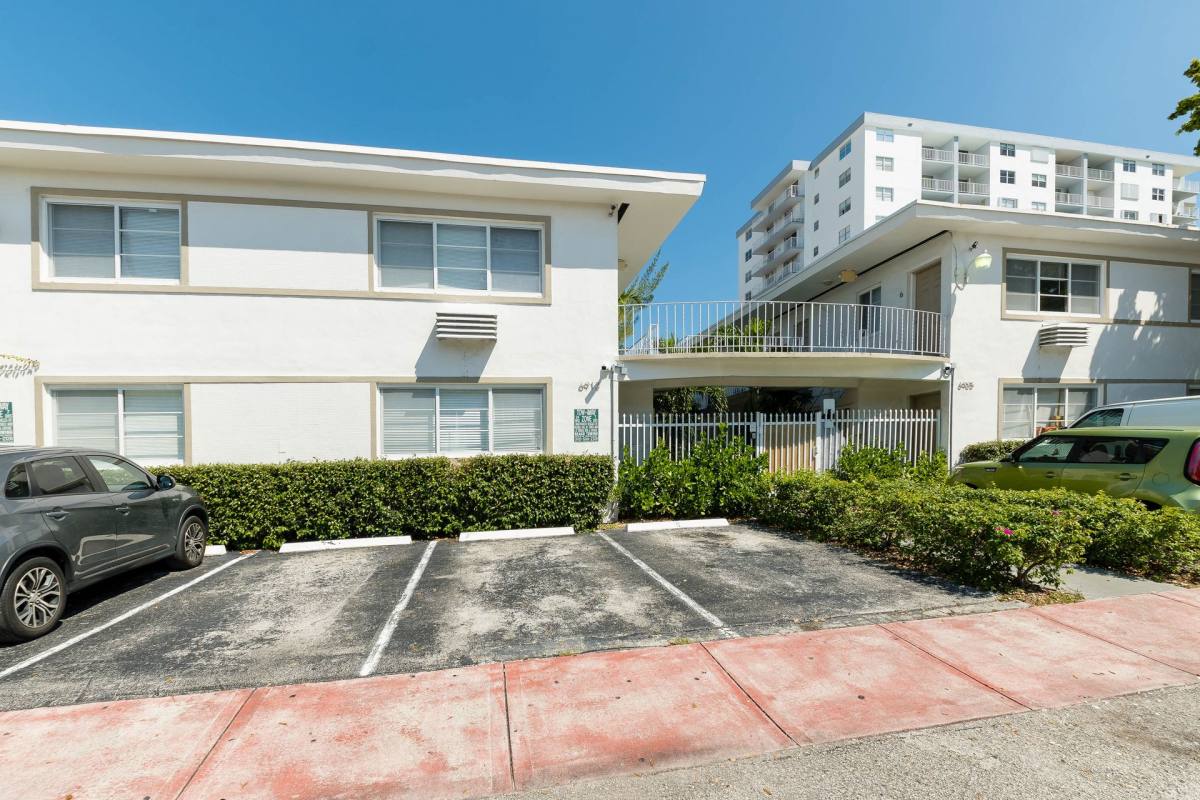 Apartment for rent at 6905-6921 Rue Vendome, Miami Beach, FL 33141