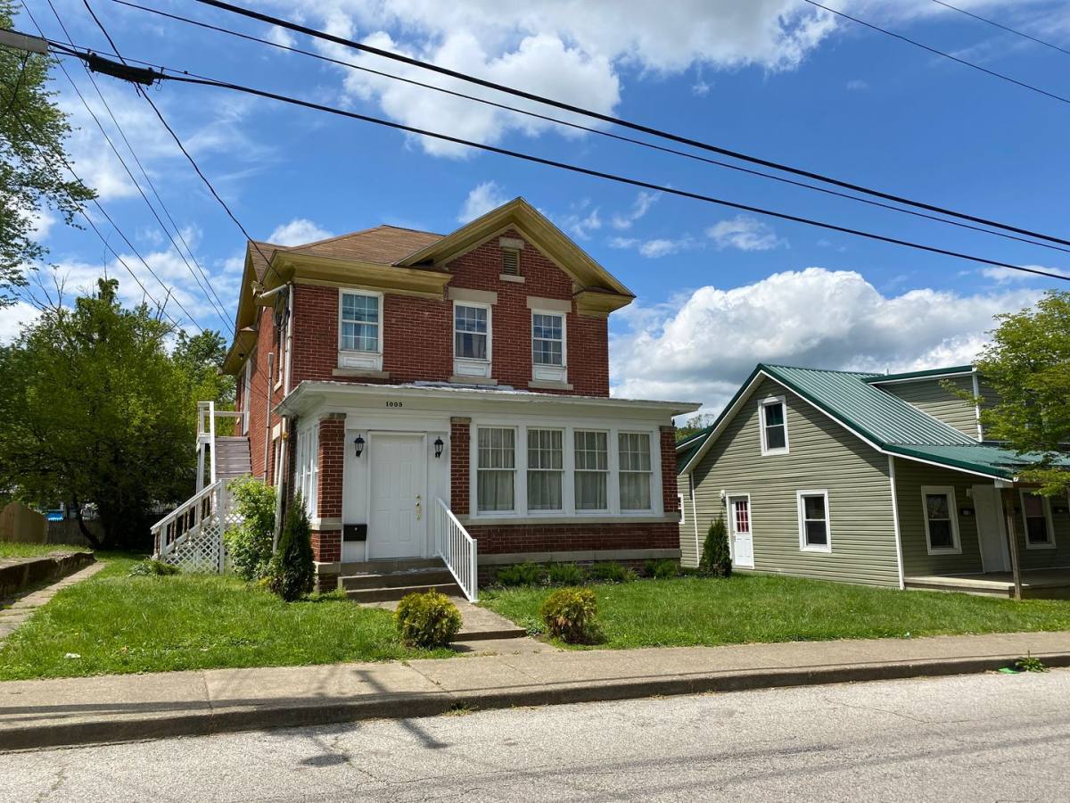 Apartment for rent at 1009 Lynn St, Parkersburg, WV 26101
