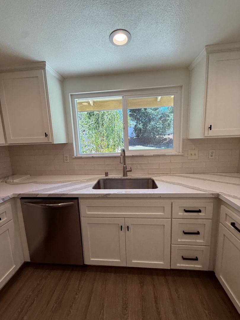 House for rent at 1406 Oak Knoll Rd, Santa Maria, CA 93455