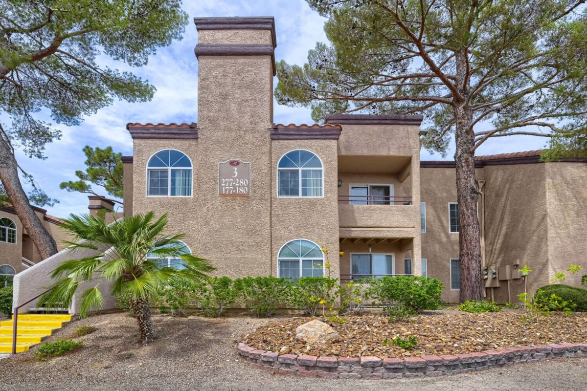 Condo for rent at 9325 W Desert Inn, Las Vegas, NV 89117