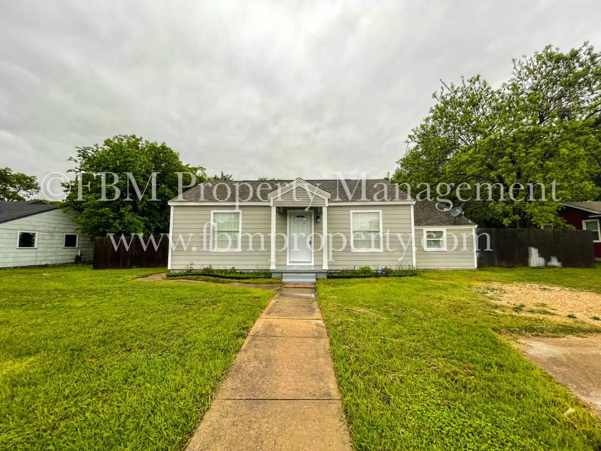 House for rent at 207 Kirksey St, Waxahachie, TX 75165