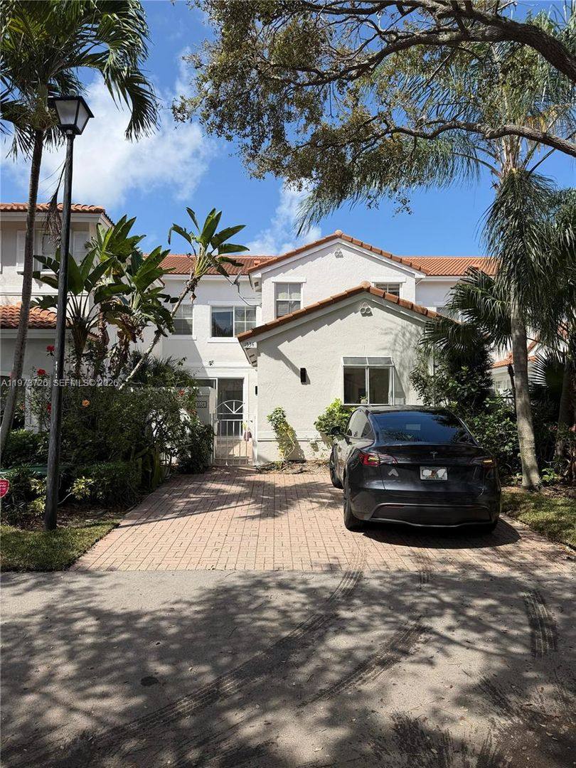 Townhouse for rent at 1534 Weeping Willow Way, Hollywood, FL 33019