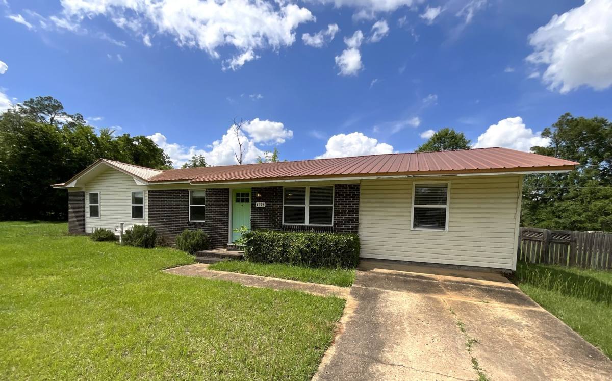 House for rent at 4978 Camellia Dr, Marianna, FL 32446