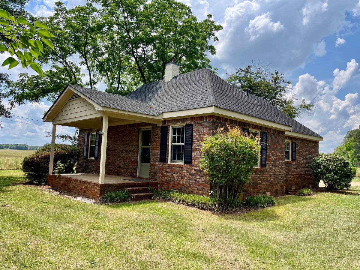 House for rent at 2061 Hodges Mill Rd, Watkinsville, GA 30677