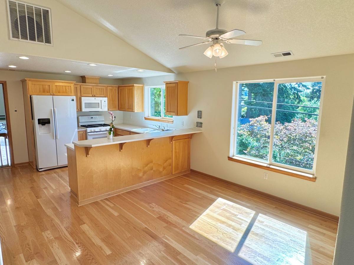 House for rent at 8702 NE Glisan St, Portland, OR 97220