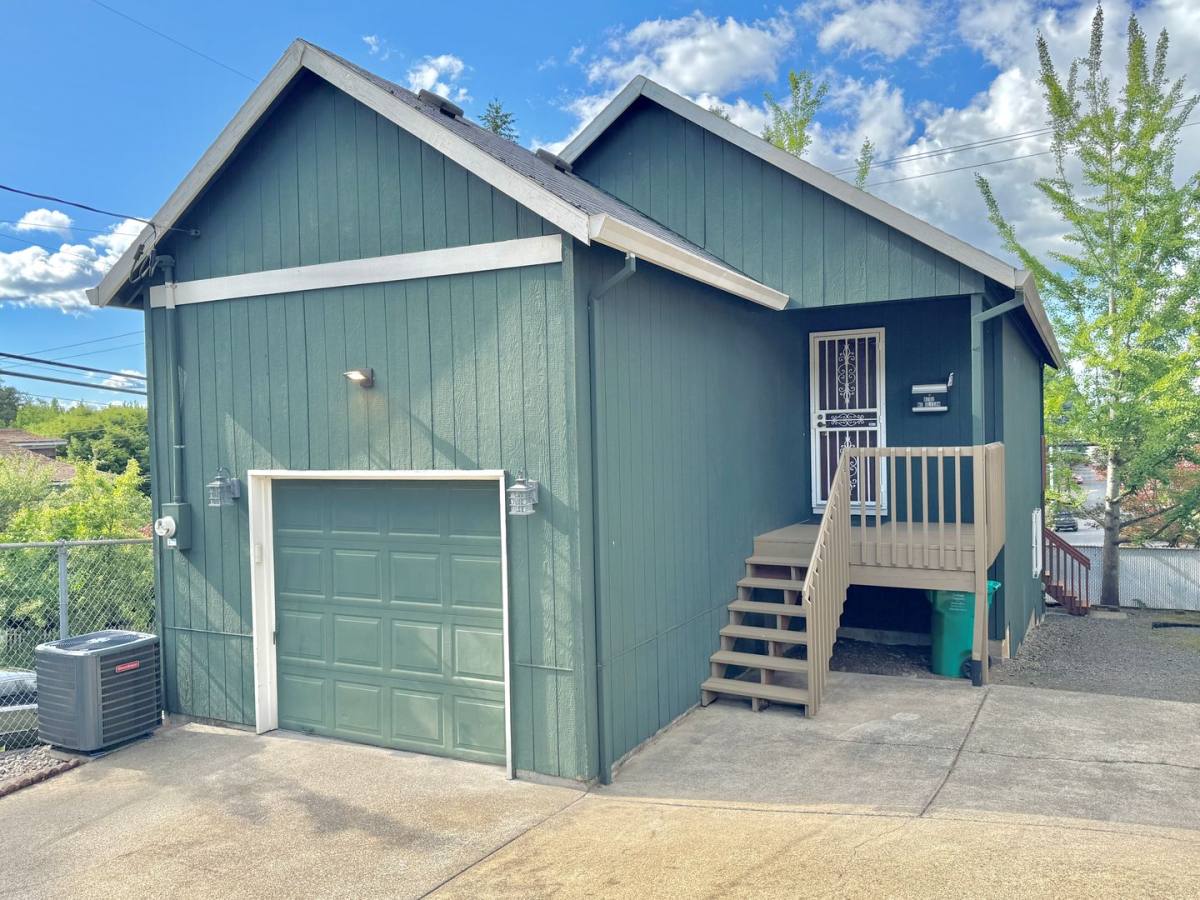 House for rent at 8702 NE Glisan St, Portland, OR 97220