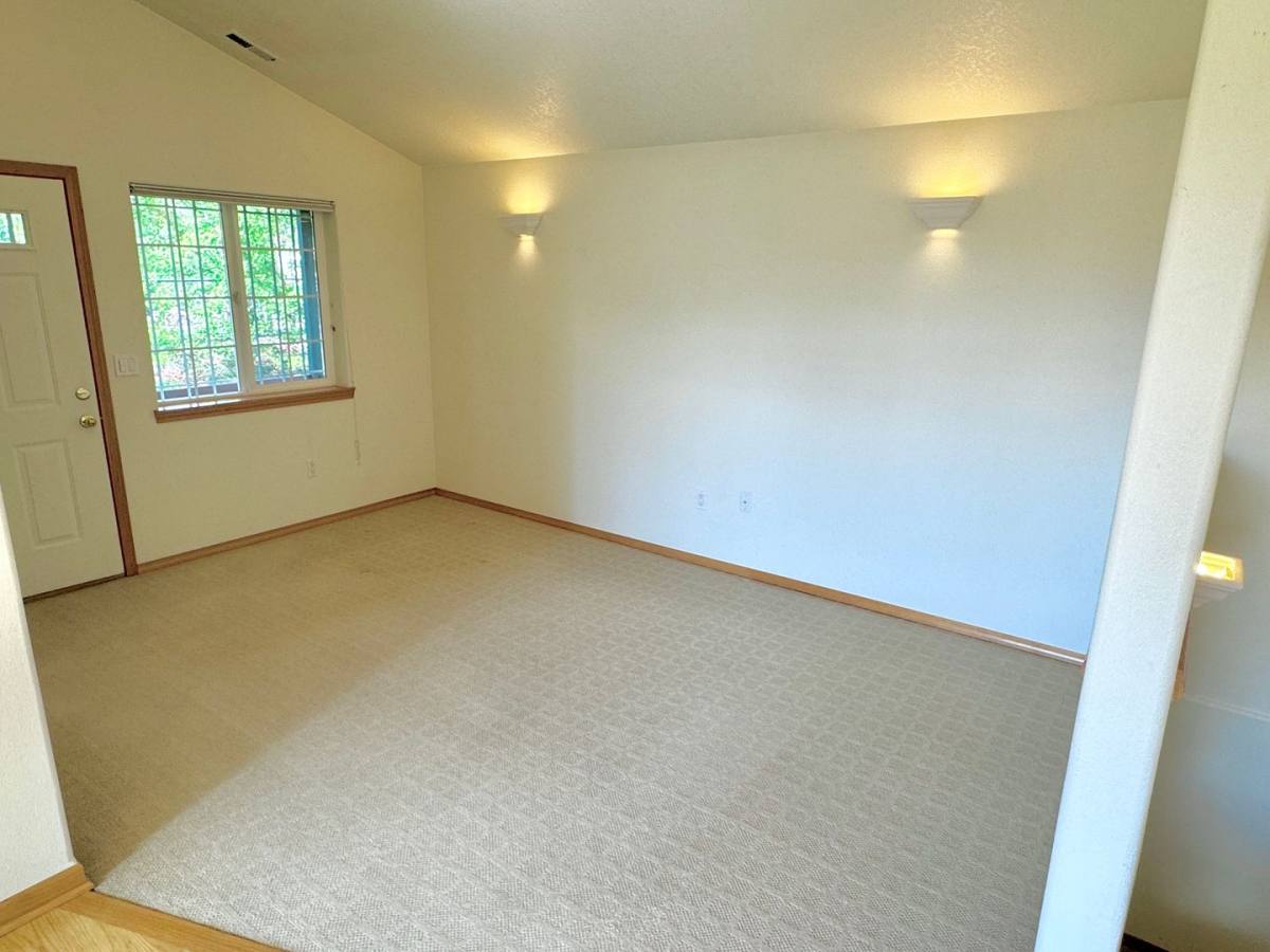 House for rent at 8702 NE Glisan St, Portland, OR 97220