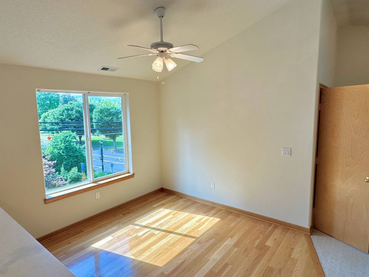 House for rent at 8702 NE Glisan St, Portland, OR 97220