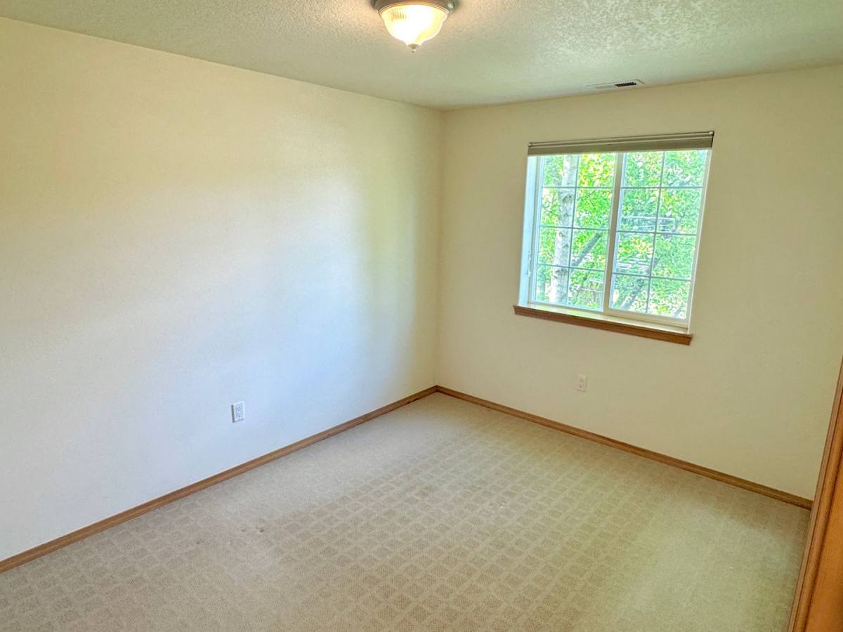House for rent at 8702 NE Glisan St, Portland, OR 97220