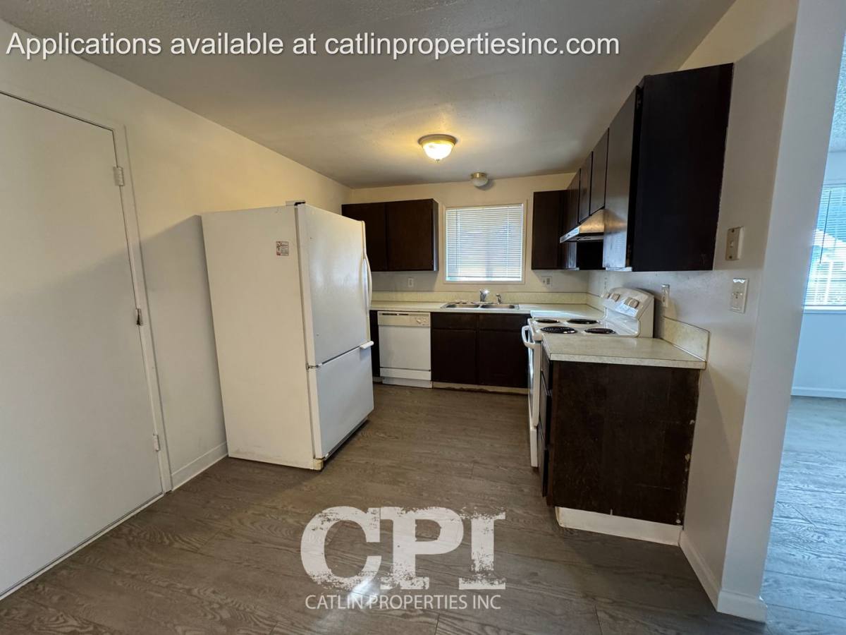 House for rent at 410 SE Brierwood Court, Castle Rock, WA 98611