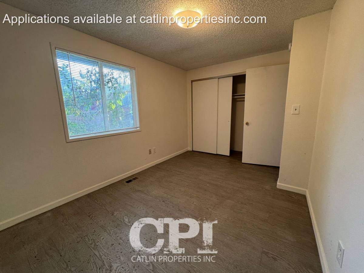 House for rent at 410 SE Brierwood Court, Castle Rock, WA 98611