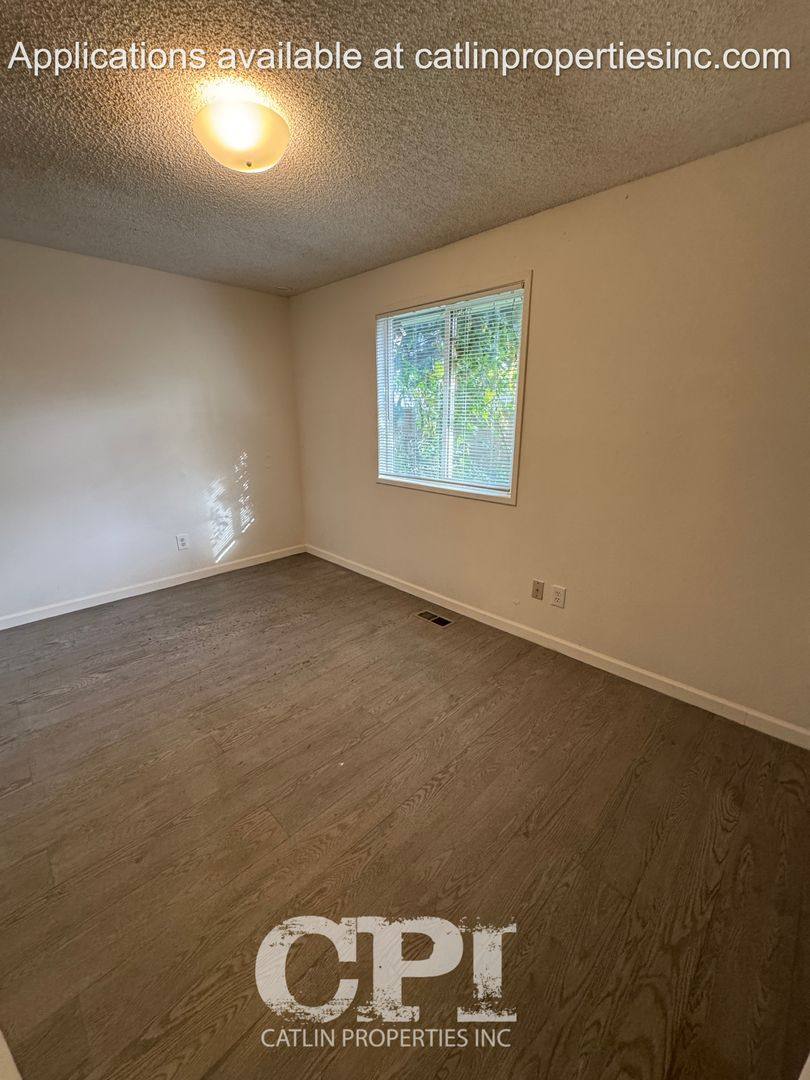 House for rent at 410 SE Brierwood Court, Castle Rock, WA 98611