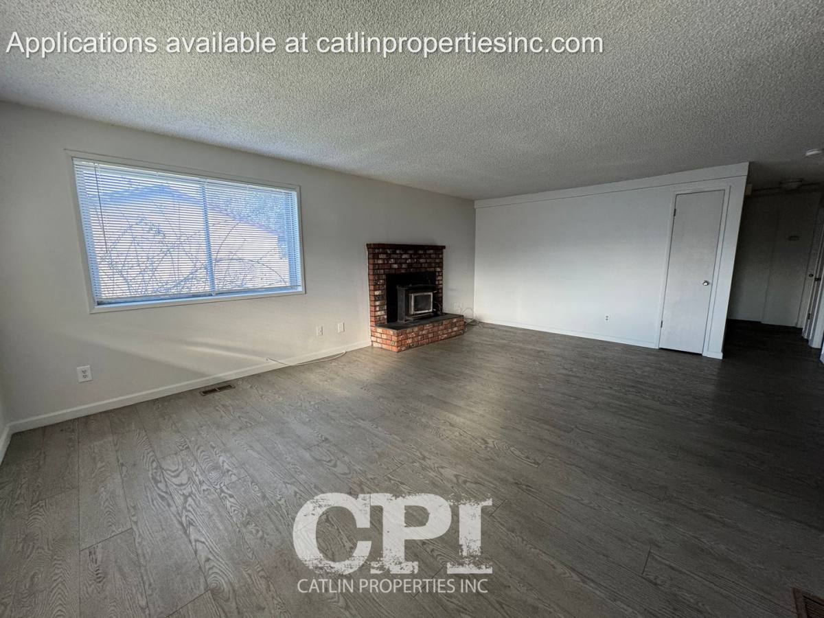 House for rent at 410 SE Brierwood Court, Castle Rock, WA 98611