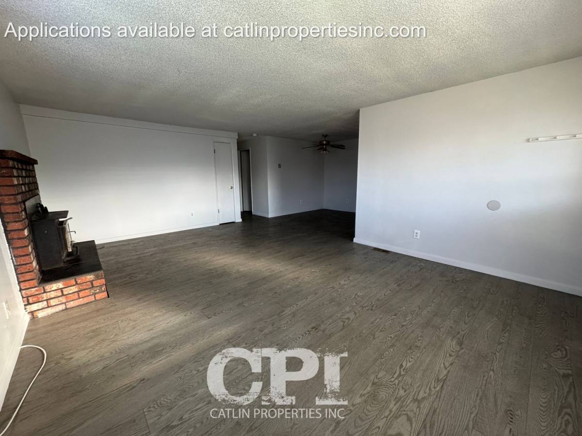 House for rent at 410 SE Brierwood Court, Castle Rock, WA 98611