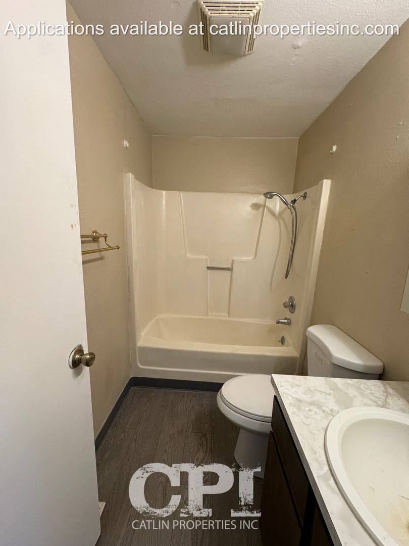 House for rent at 410 SE Brierwood Court, Castle Rock, WA 98611