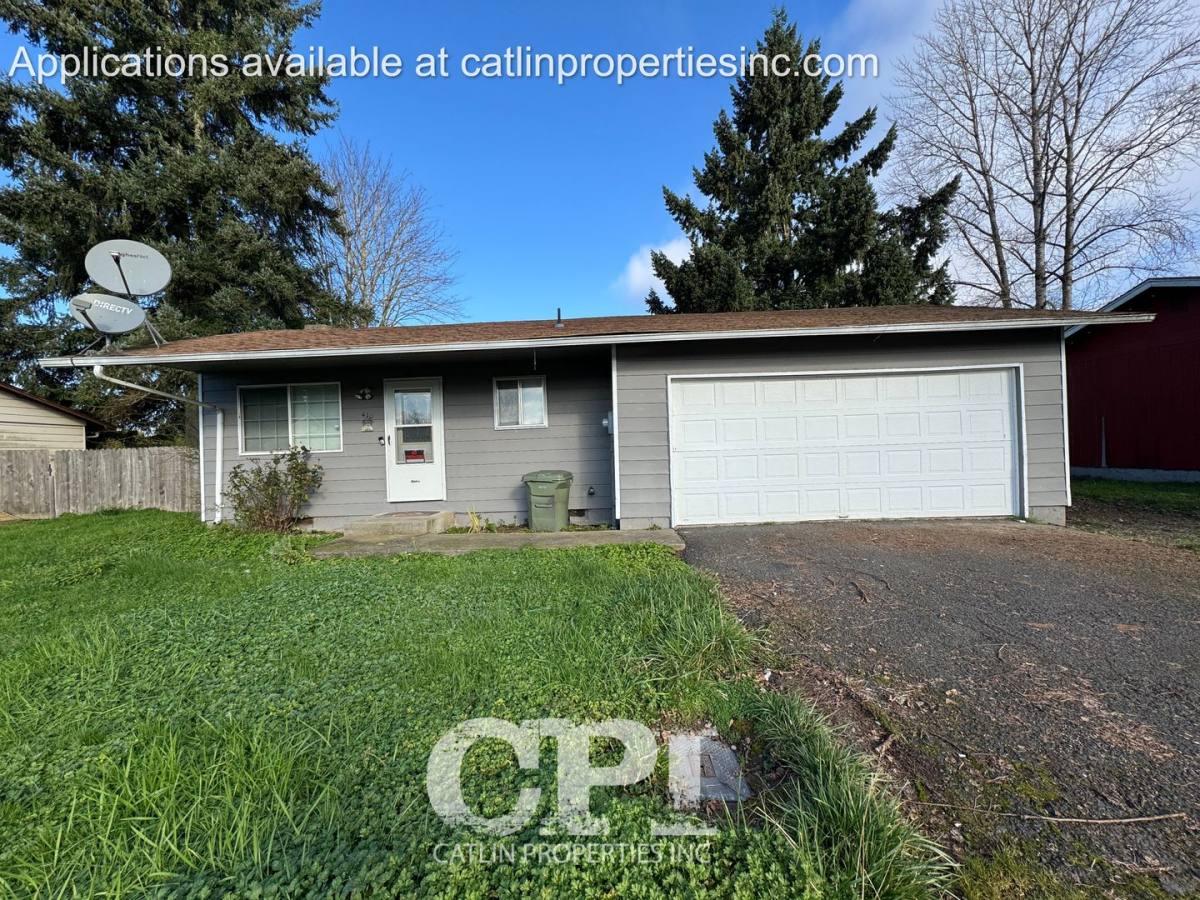 House for rent at 410 SE Brierwood Court, Castle Rock, WA 98611