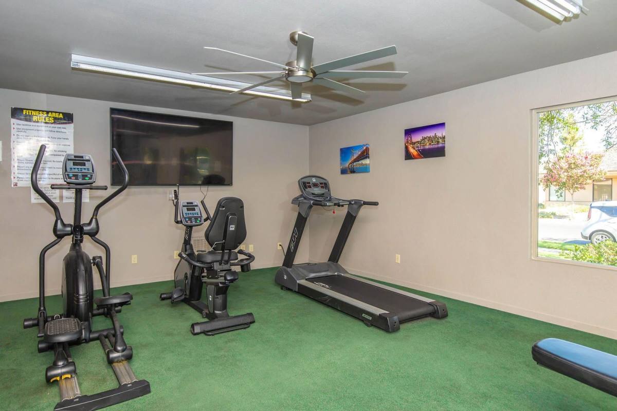 Vantage Pointe West, 1071 Goleta Way, Hanford, CA 93230 - Apartment for Rent