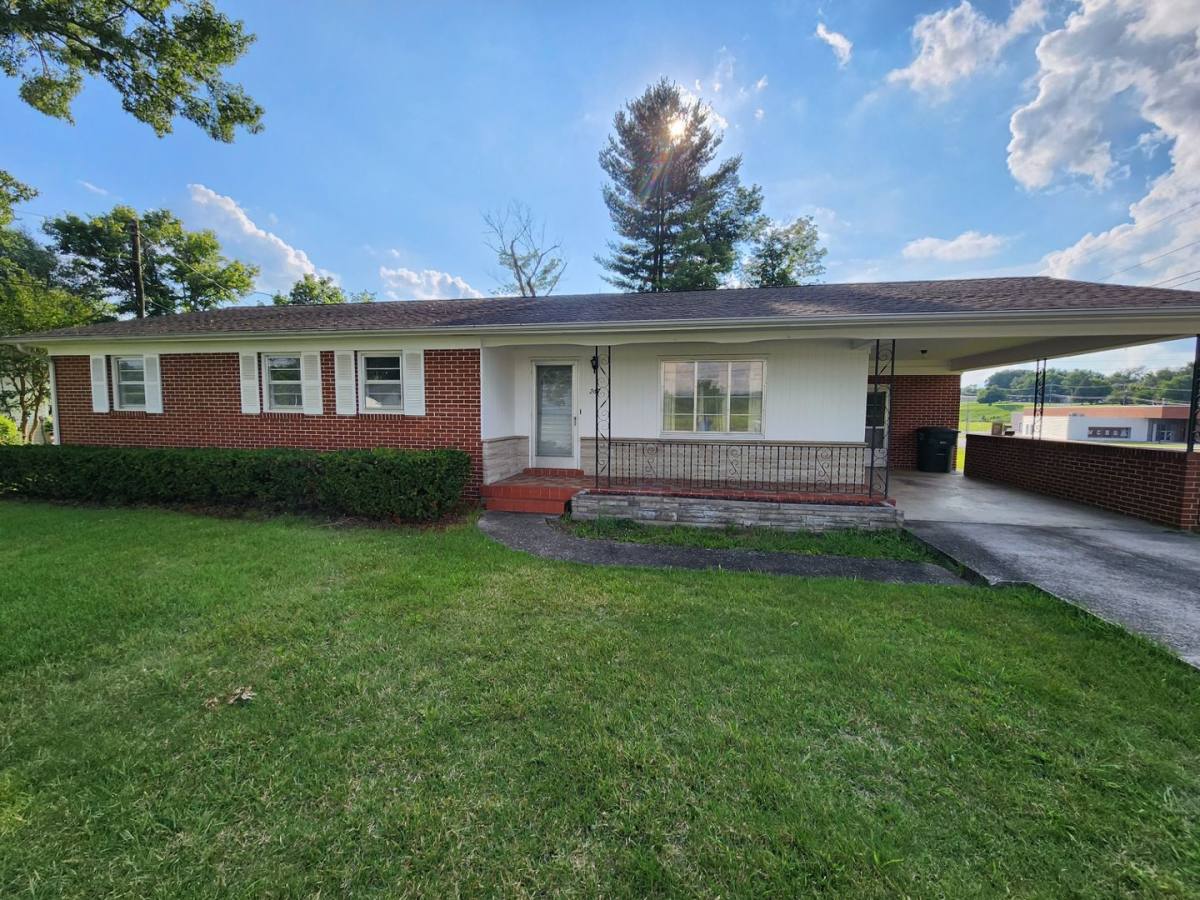 House for rent at 267 N Spring St, Sparta, TN 38583