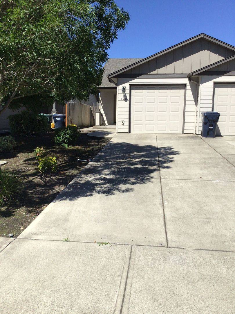 Apartment for rent at 620-622 Ecols St S, Monmouth, OR 97361