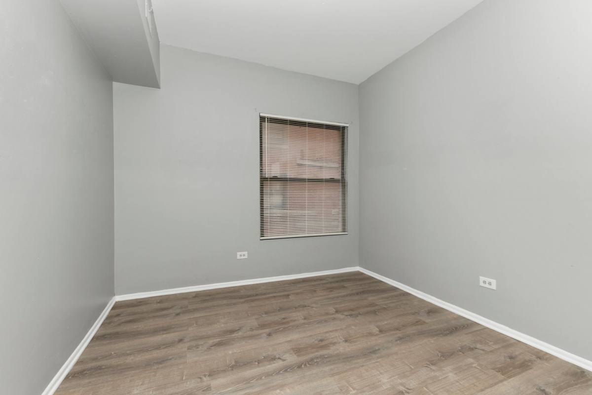 Apartment for rent at 4240 S Michigan Ave, Chicago, IL 60653