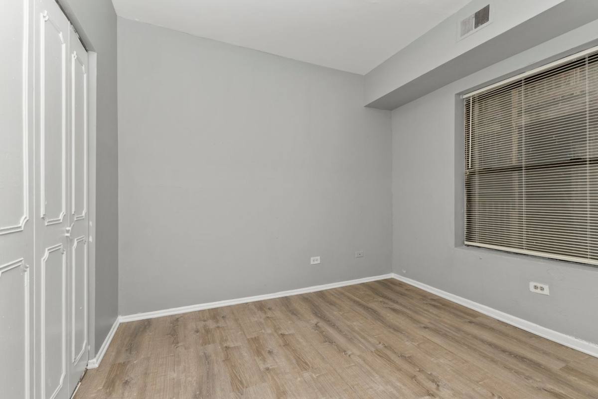 Apartment for rent at 4240 S Michigan Ave, Chicago, IL 60653