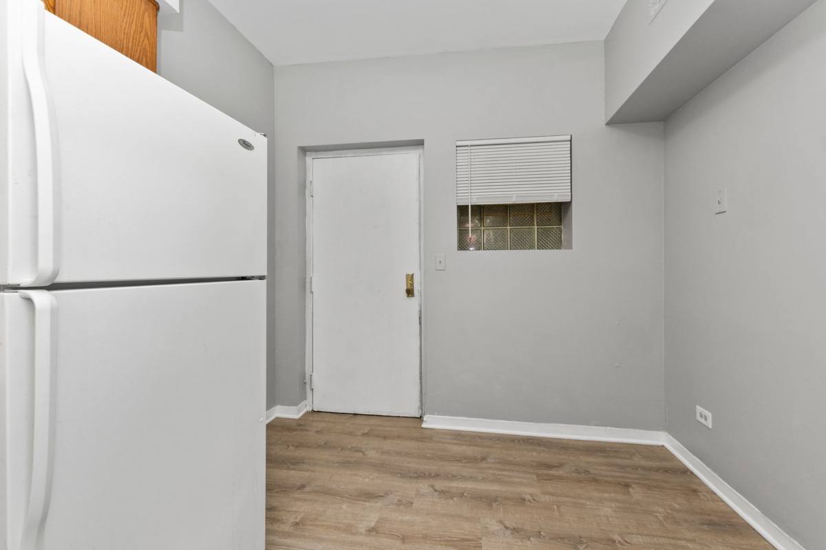 Apartment for rent at 4240 S Michigan Ave, Chicago, IL 60653
