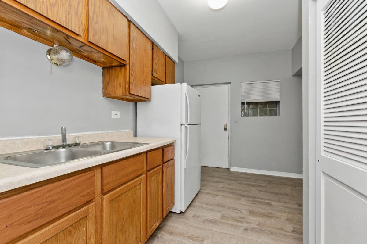 Apartment for rent at 4240 S Michigan Ave, Chicago, IL 60653