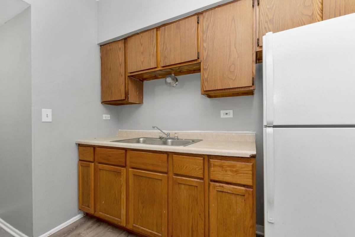 Apartment for rent at 4240 S Michigan Ave, Chicago, IL 60653