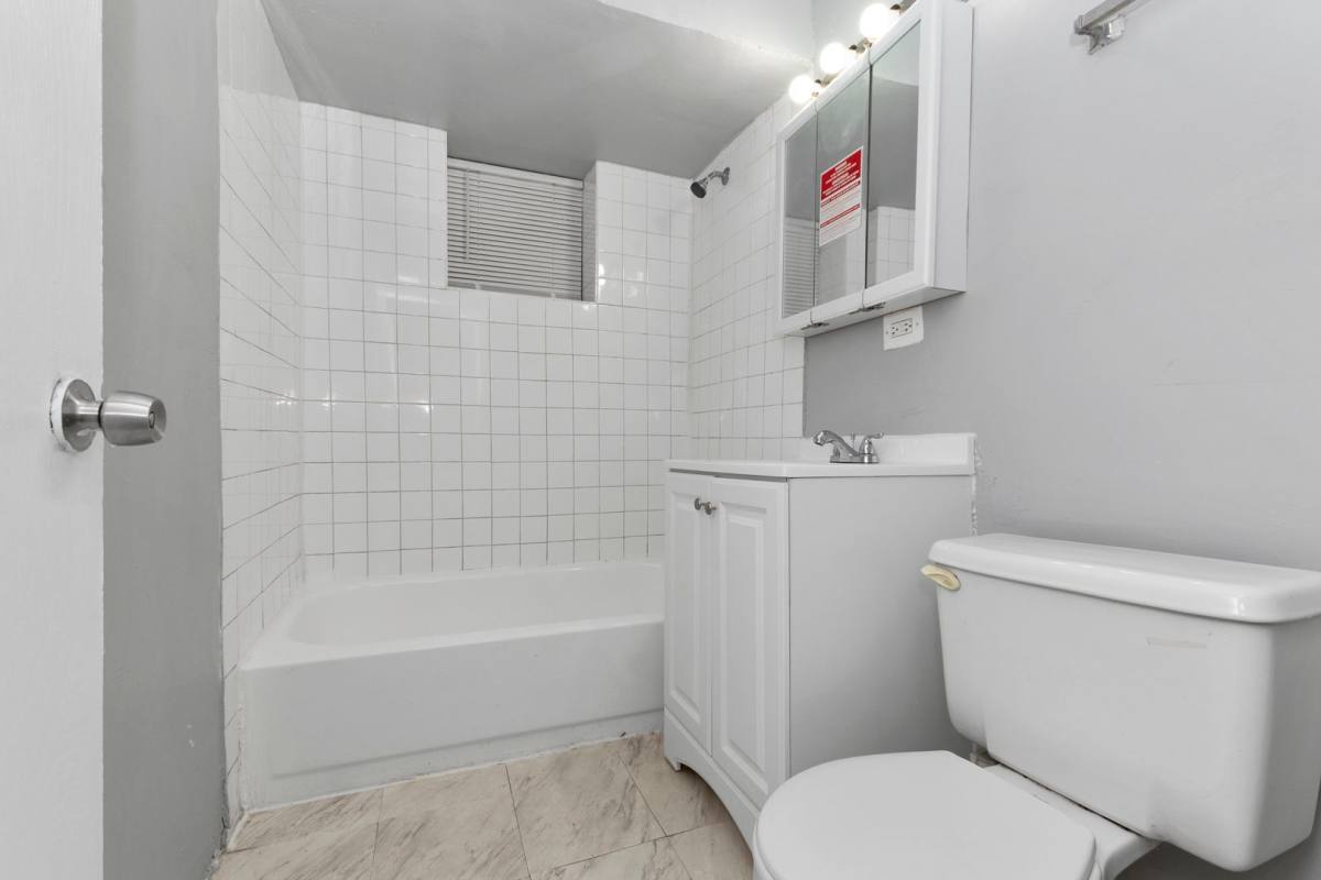 Apartment for rent at 4240 S Michigan Ave, Chicago, IL 60653