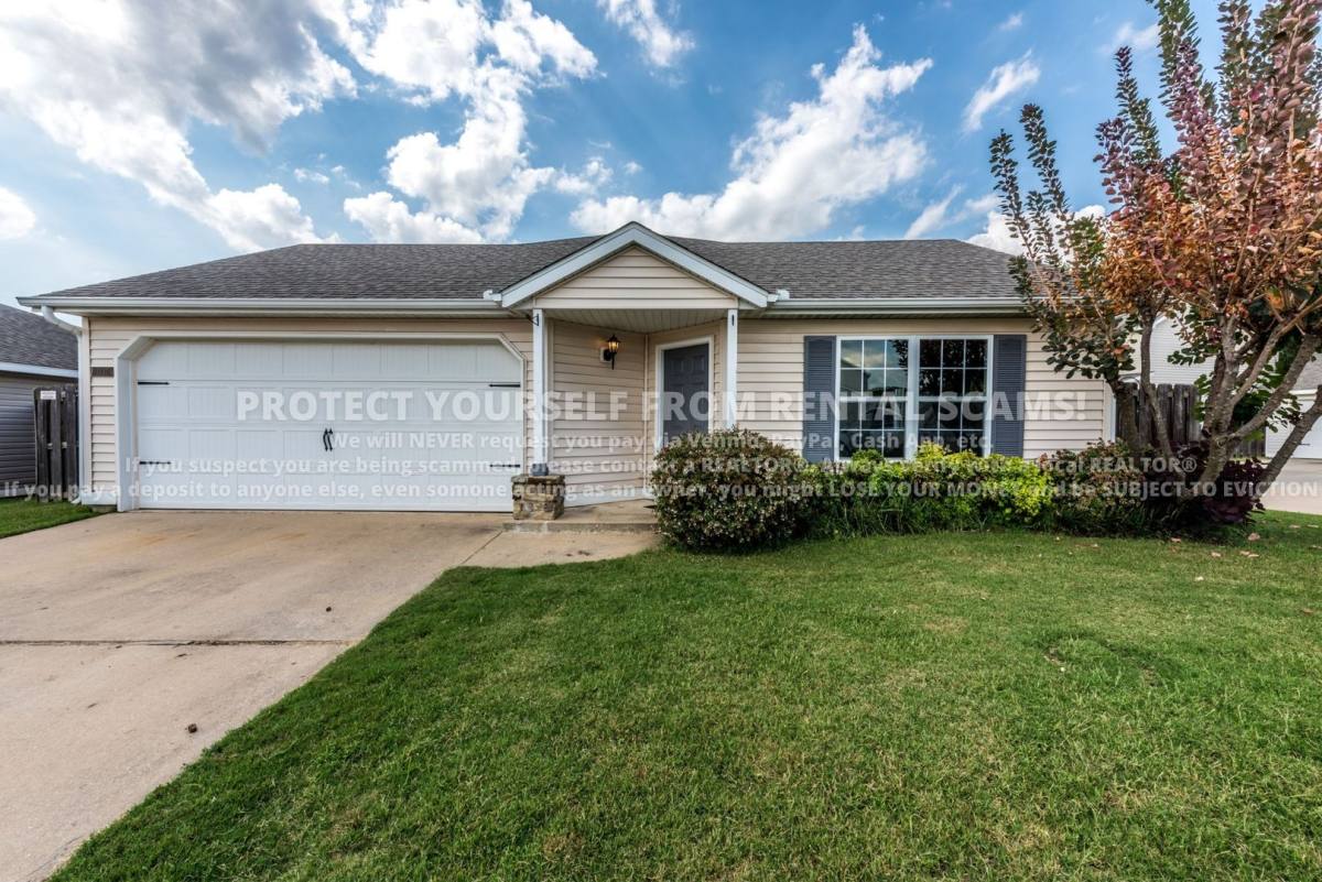 House for rent at 1137 S Holland Dr, Fayetteville, AR 72704